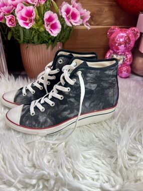 High-Top Canvas Platform Sneakers in Black for Women